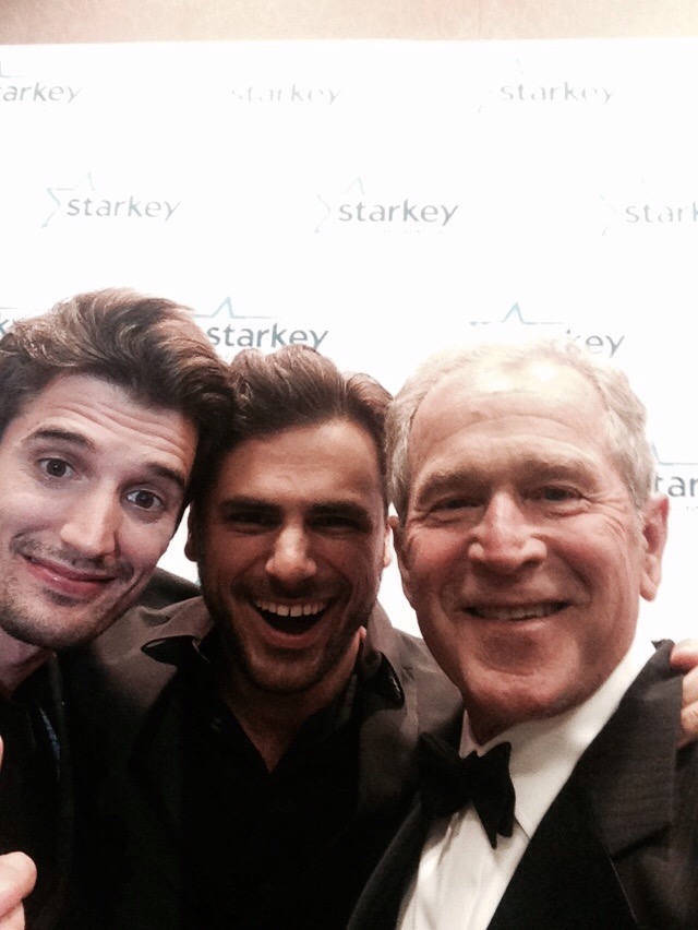 2Cellos con George W Bush - Selfie