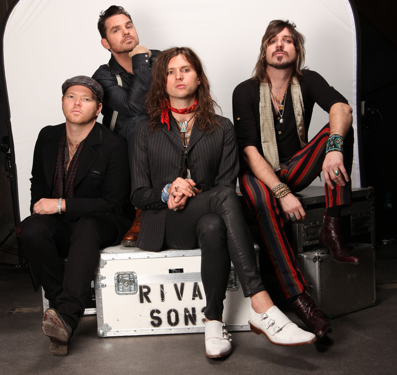 http://www.metallus.it/news/riva-sons-il-live-video-di-look-away/
